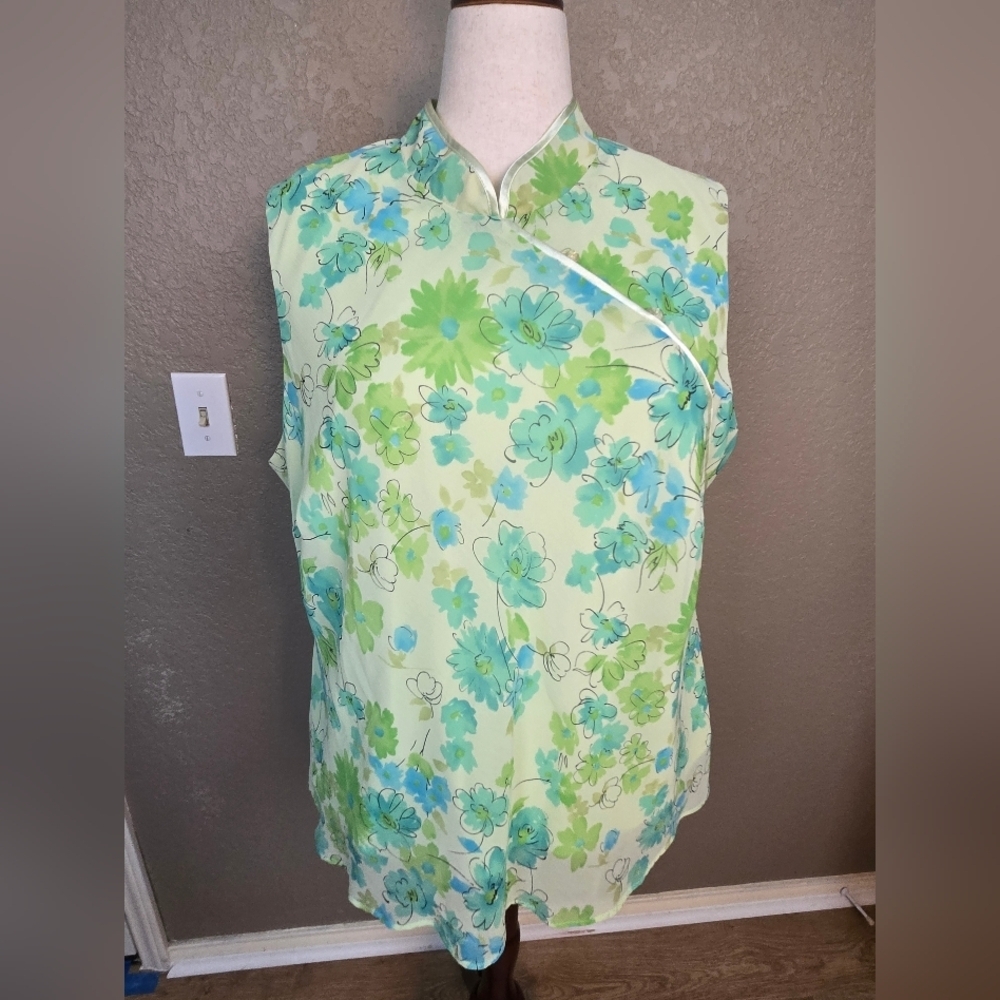 Studio I Vintage Mint and Aqua Floral Sleeveless Blouse 24W (6013)